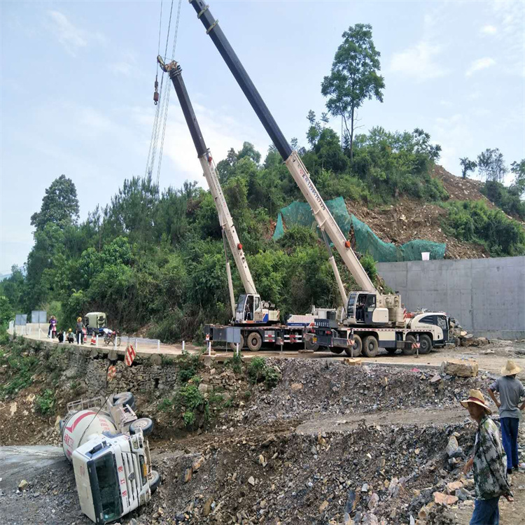 阜阳汽车掉沟里叫吊车救援要多少钱